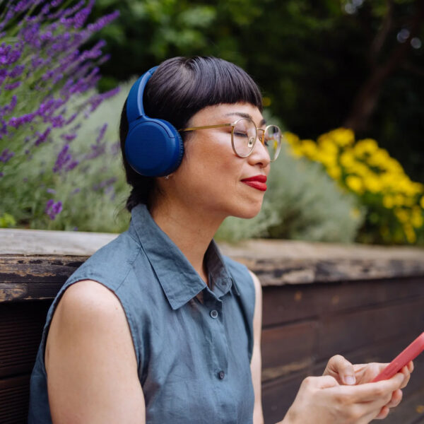 woman-headphones woman-headphones